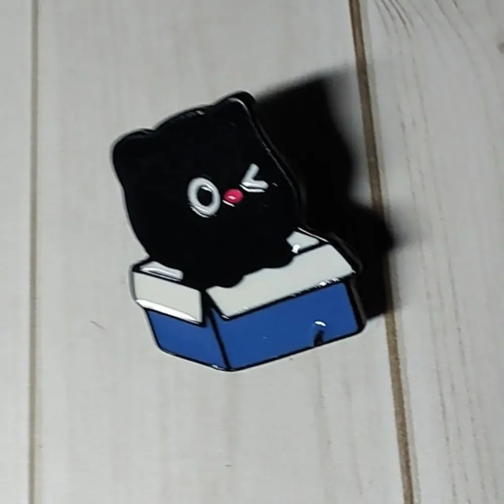 Cute Black Cat In A Box Pin Kitty Lapel Hat Funny Brooch